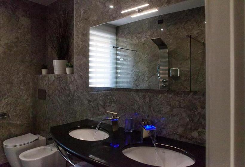 اتاق خانوادگی, B&b Luxury Italian House