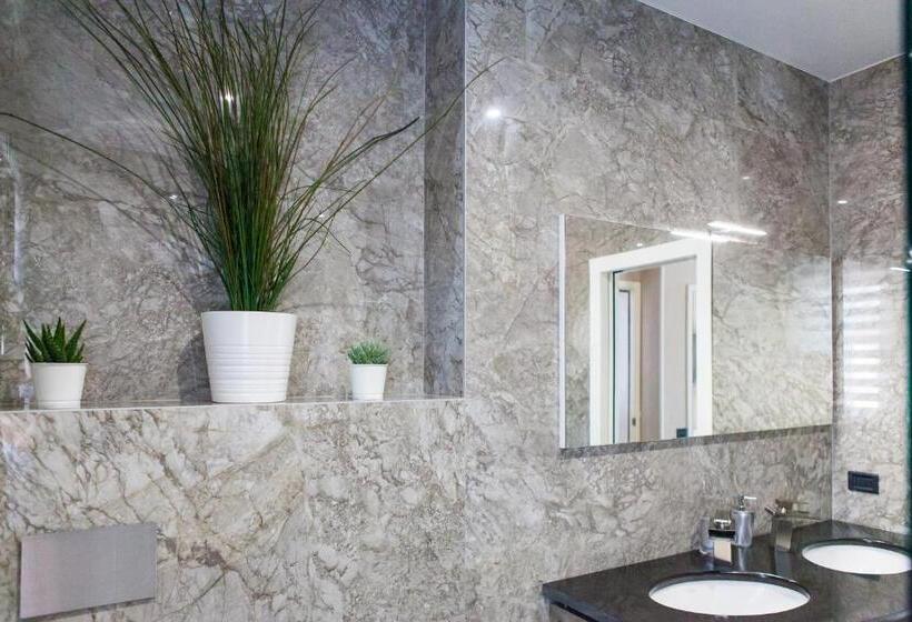 اتاق خانوادگی, B&b Luxury Italian House