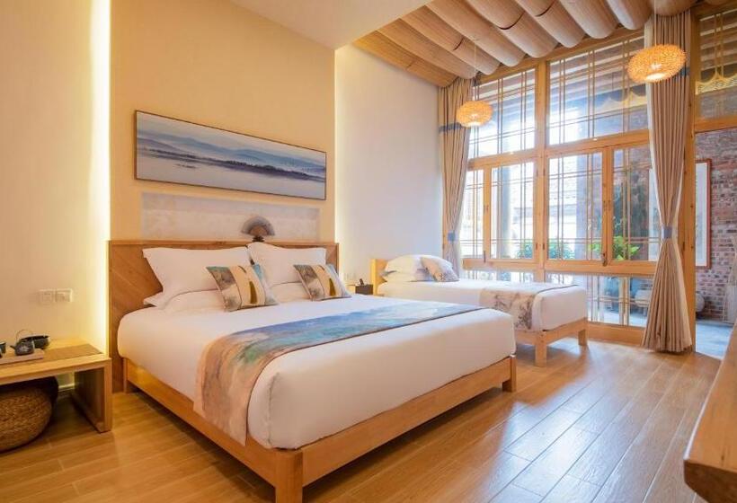 اتاق خانوادگی با چشم‌انداز باغ, Floral Tengchong Mountain Residence