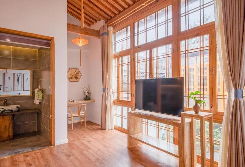 سوییت با چشم‌انداز باغ, Floral Tengchong Mountain Residence