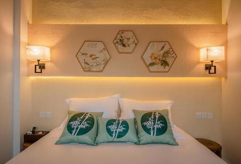 سوییت با چشم‌انداز باغ, Floral Tengchong Mountain Residence