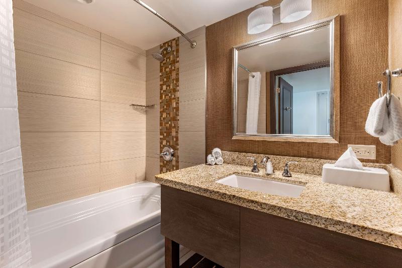 اتاق کلاس بیزنس, The Flag West M