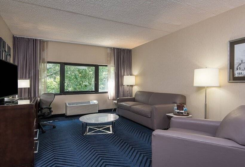 Люкс, Crowne Plaza Princeton   Conference Center, An Ihg