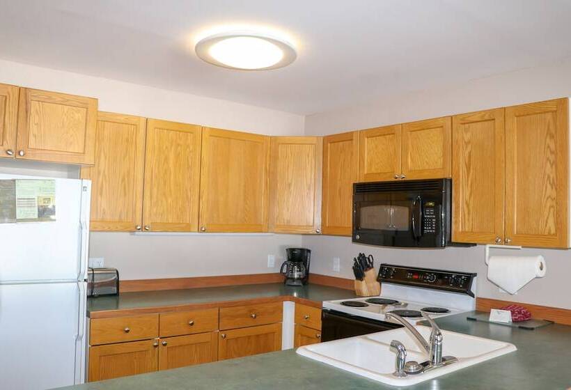 Апартаменты 2 Спальни, Meadow Lake Resort & Condos