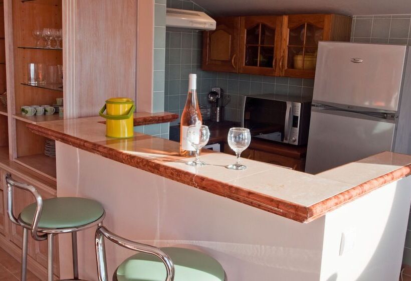 Апартаменты 3 Спальни Вид на Море, Residence Villa Nova