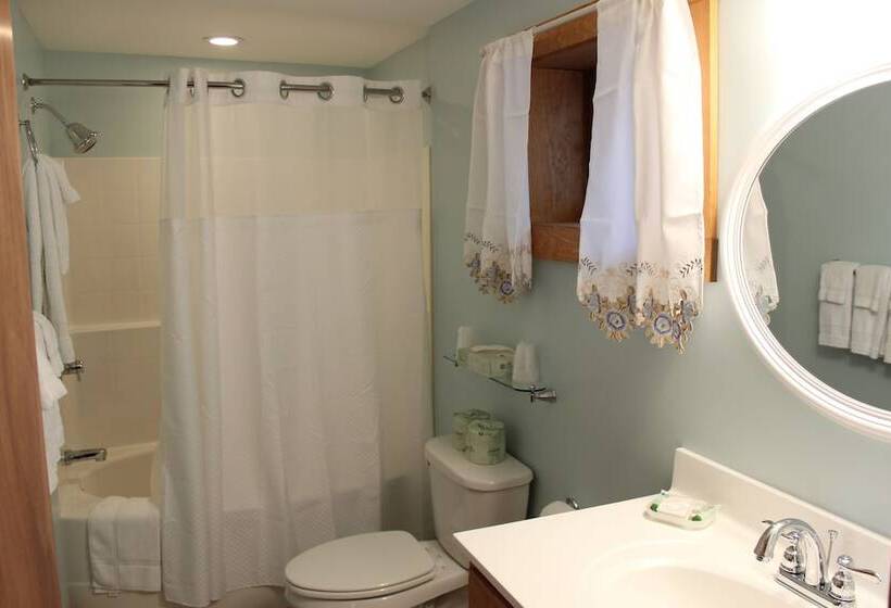 Семейный Номер, Nootka Lodge