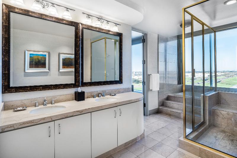סוויטת אקזקיוטיב, עם מיטת קינג, Renaissance Dallas North