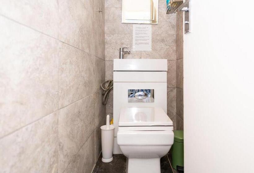 带共用浴室的标准房间, Bray Apartment
