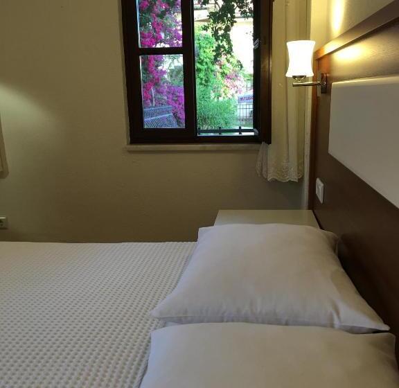 Номер Стандарт Вид на Бассейн, Görkem Apart Otel