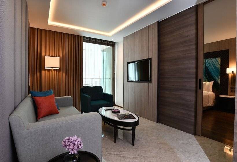 Havuz Manzaralı Süit, Skyview Resort Phuket Patong Beach