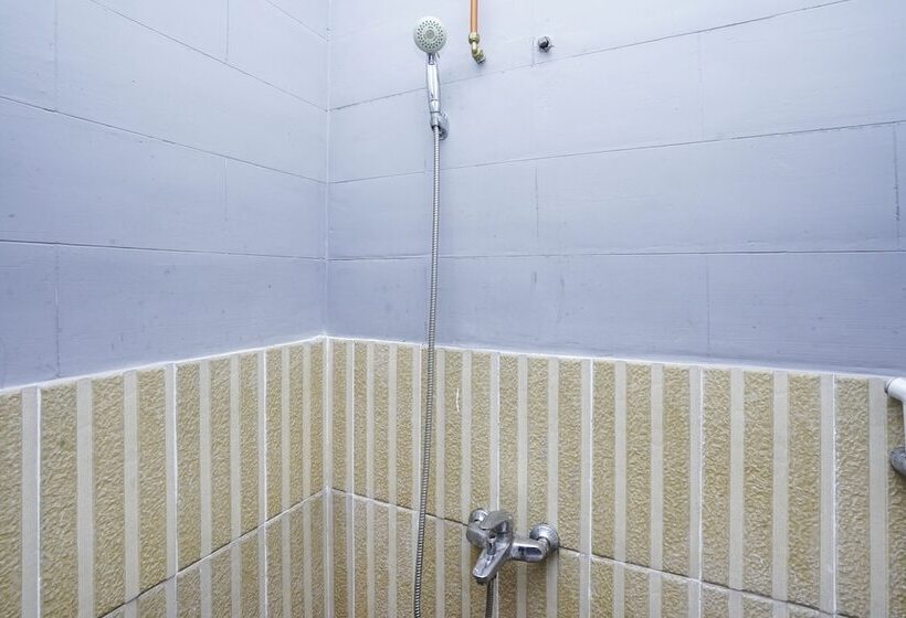 Номер Deluxe, Reddoorz Plus Syariah At Lotus Hotel Bojonegoro