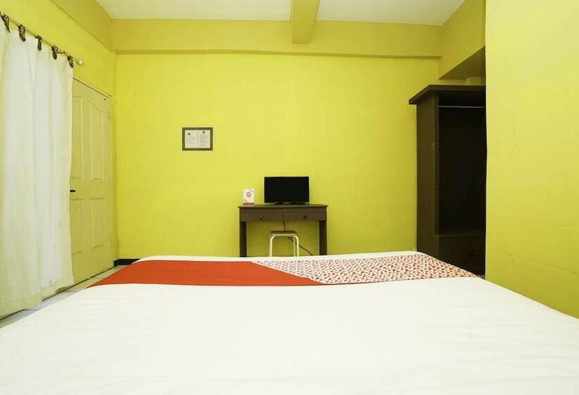 Номер Deluxe, Reddoorz Plus Syariah At Lotus Hotel Bojonegoro