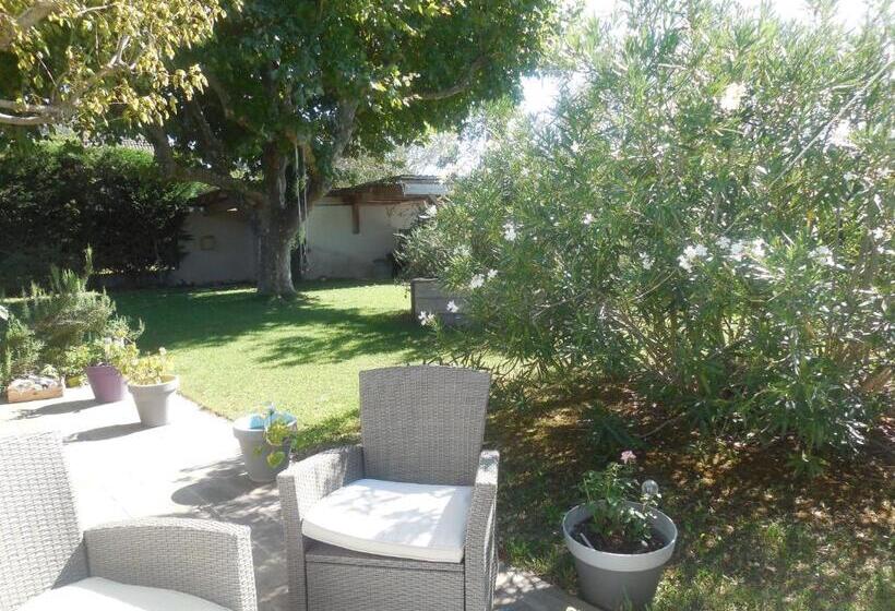 اتاق استاندارد با تخت بزرگ, La Maison Bleue