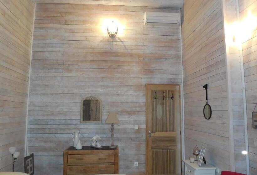 اتاق استاندارد با تخت بزرگ, La Maison Bleue