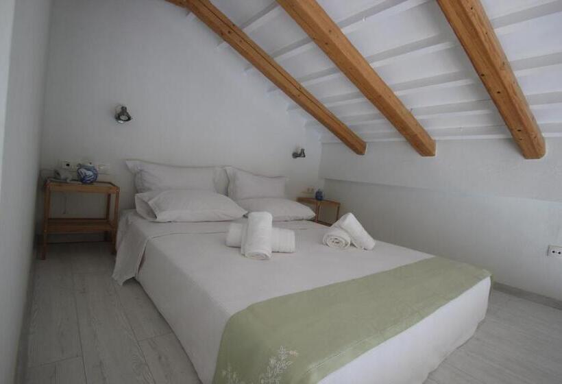 سوییت جونیور با بالکن, L Anima Boutique Suites