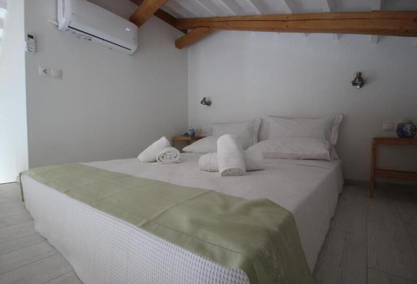 سوییت جونیور با بالکن, L Anima Boutique Suites