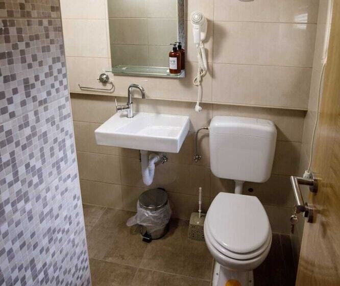 Номер Стандарт Вид на Горы, Prenoćište Kastel