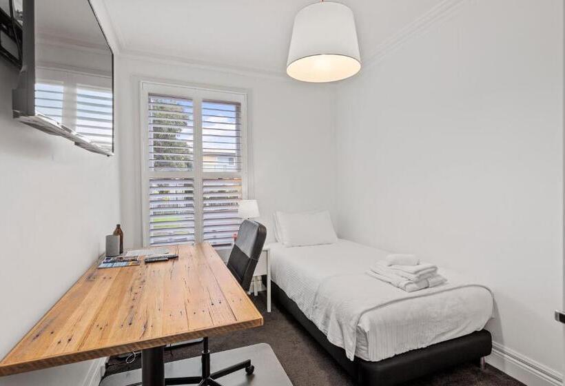 اتاق لوکس یک تخته, Work Sleep Live Melbourne