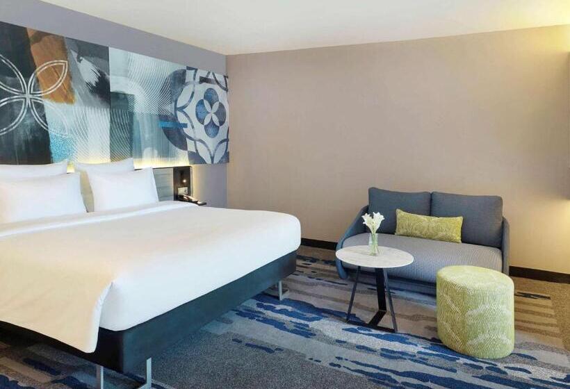 اتاق اجرایی با تخت بزرگ, Novotel Suites Yogyakarta Malioboro