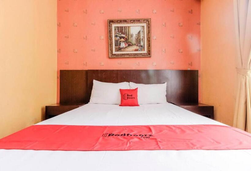Номер Economy, Reddoorz At La Mega Near Pasar Pagi Cirebon
