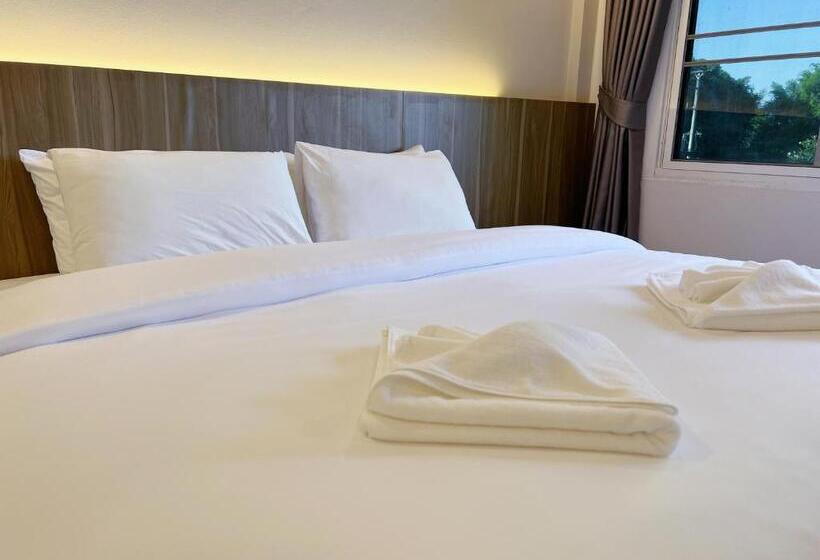 اتاق استاندارد با چشم‌انداز کوهستان, The Space Airport Hotel Chiang Rai