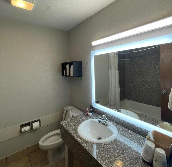 اتاق استاندارد, Ramada By Wyndham Oklahoma City Airport North