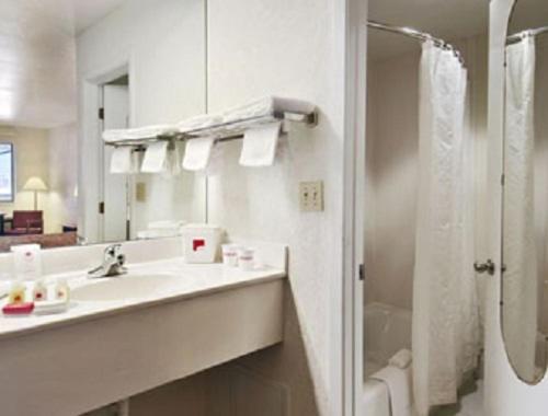디럭스 스위트 킹 침대, Ramada Limited San Angelo