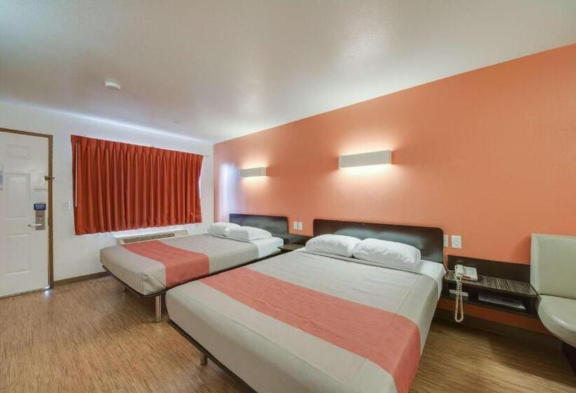 Номер Стандарт, Motel 6 Brownsville, Tx North