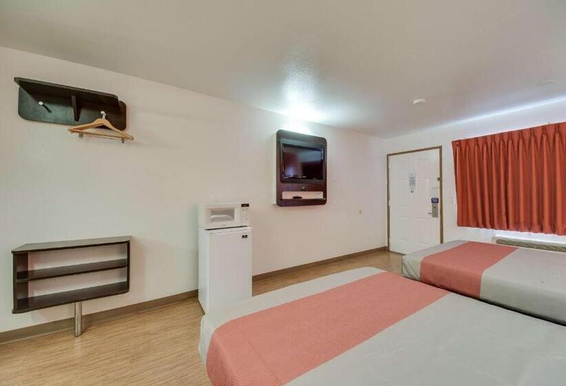 Номер Deluxe, Motel 6 Brownsville, Tx North