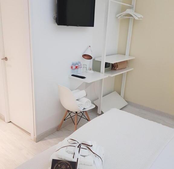 Habitación Triple Estándar, Le Petit Palü Fuencarral