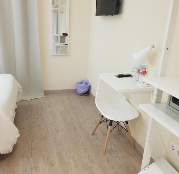 Habitación Estándar con Balcón, Le Petit Palü Fuencarral