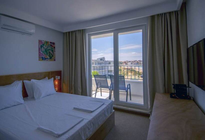 Deluxe Room with Balcony, Ji