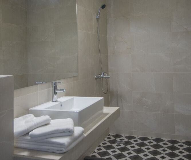 1 Bedroom Apartment Sea View, Ji