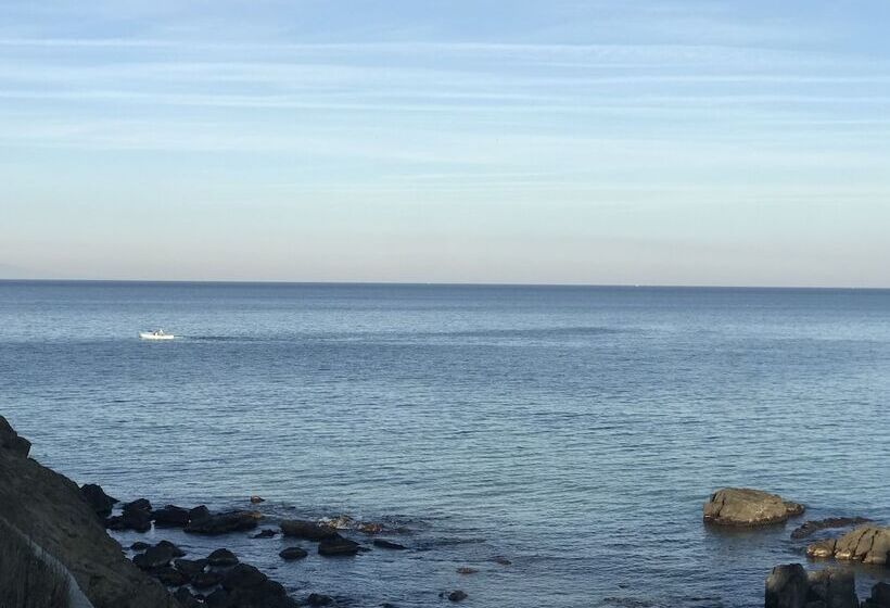 1 Bedroom Apartment Sea View, Ji