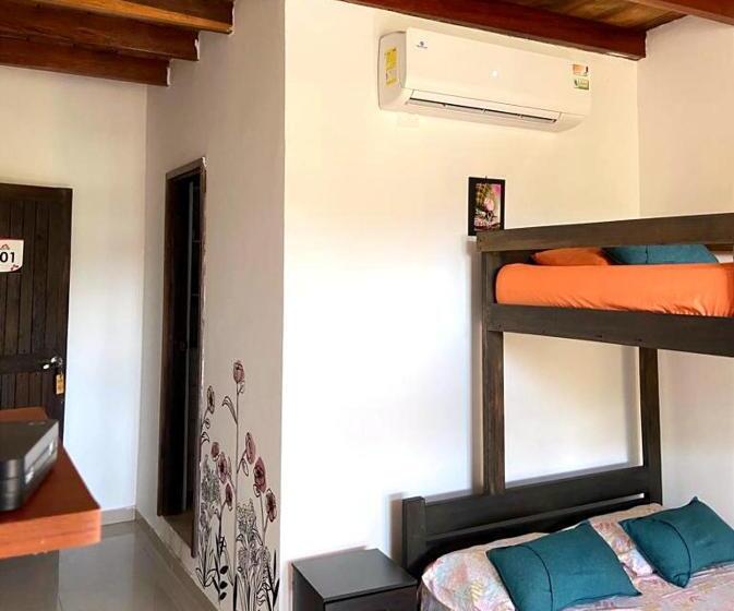 اتاق خانوادگی, Kayena Hostel