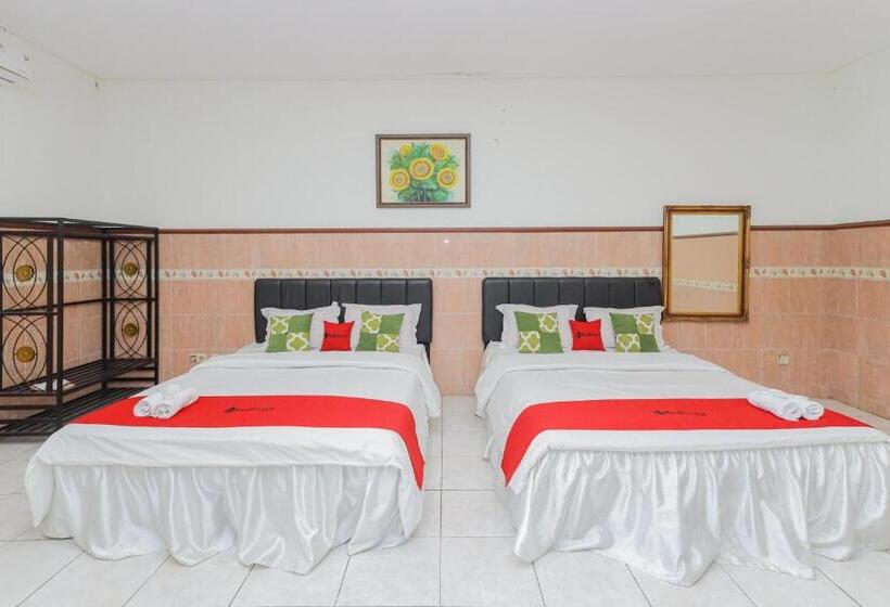 Семейный Номер, Reddoorz Syariah At Mojosari