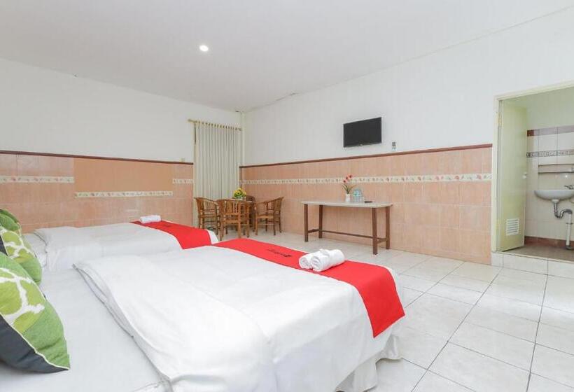 Семейный Номер, Reddoorz Syariah At Mojosari