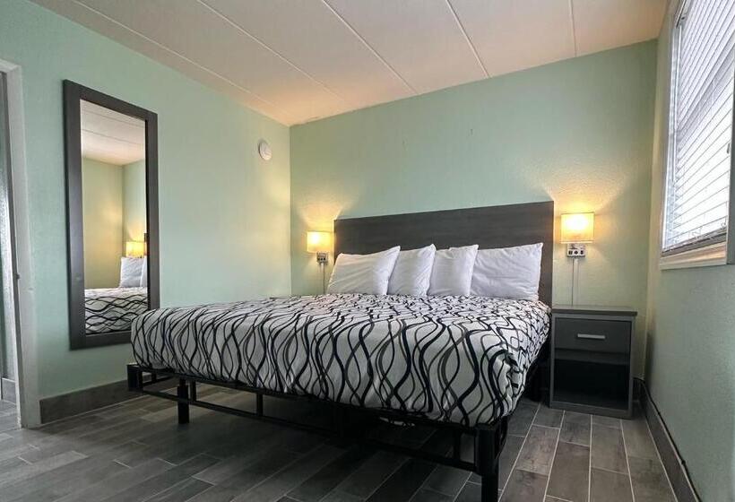 سوئیت رویال, Royal Canadian Motel