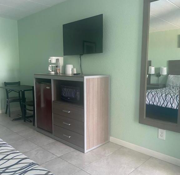 اتاق لوکس, Royal Canadian Motel