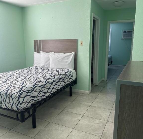 سوییت, Royal Canadian Motel