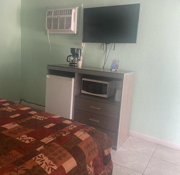 اتاق استاندارد, Royal Canadian Motel