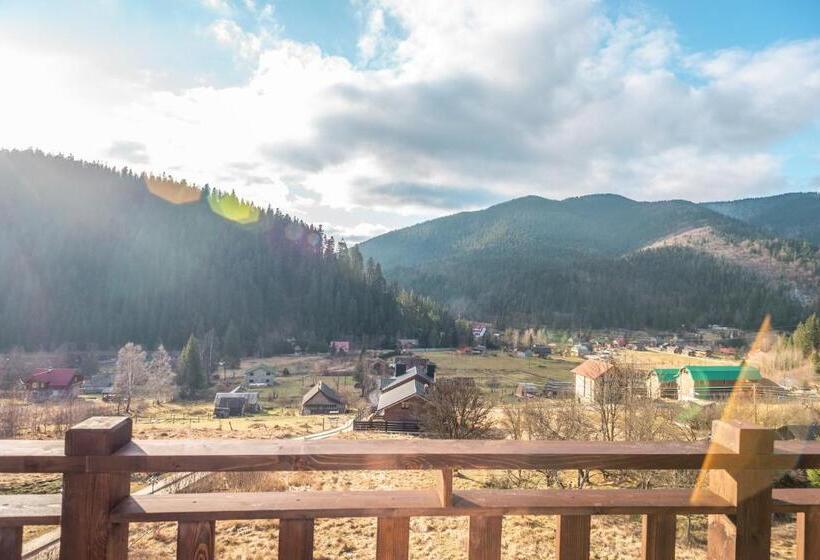 اتاق استاندارد با چشم‌انداز کوهستان, Residence Nesh