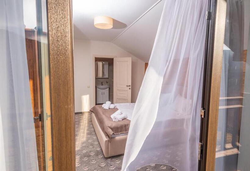 اتاق استاندارد با چشم‌انداز کوهستان, Residence Nesh