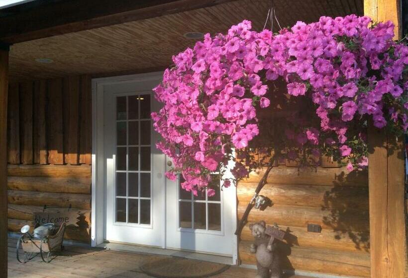 سوییت لوکس, Denali Fireside Cabin & Suites