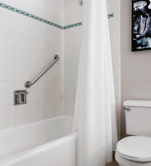 장애인을 위한 킹사이즈 침대 스탠다드 룸, Delta Hotels By Marriott Woodbridge