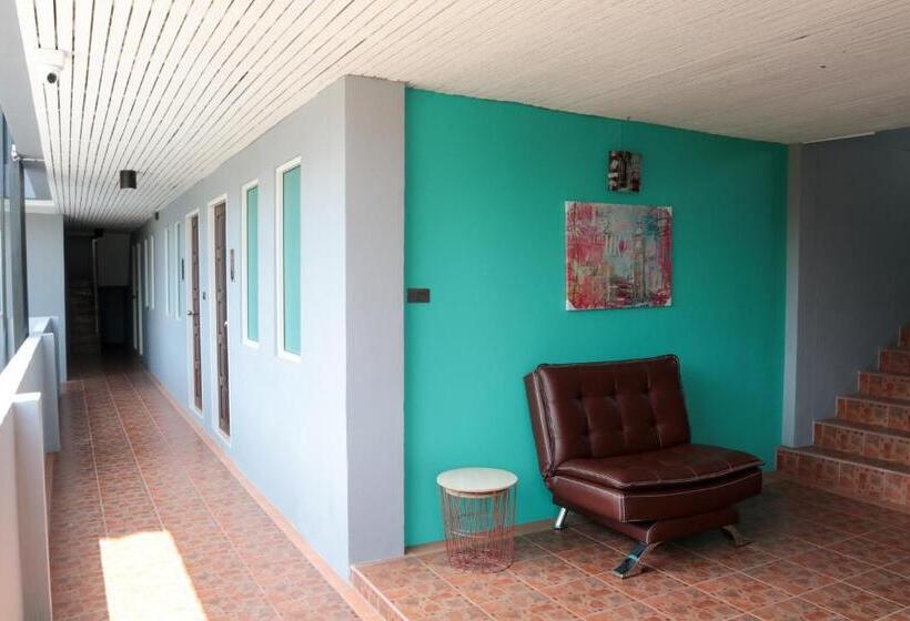 اتاق استاندارد, Aiyapach Inn