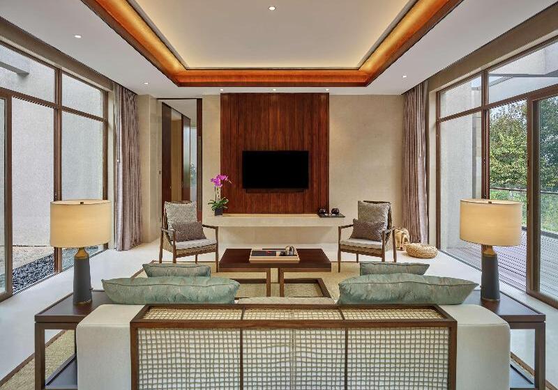 ویلای 2 خوابه, Lushan West Sea Resort, Curio Collection By Hilton