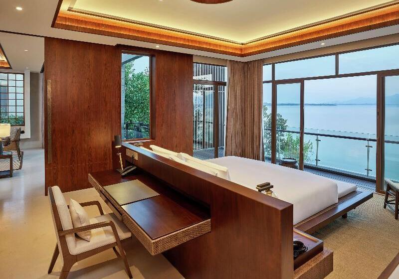 ویلای 2 خوابه, Lushan West Sea Resort, Curio Collection By Hilton