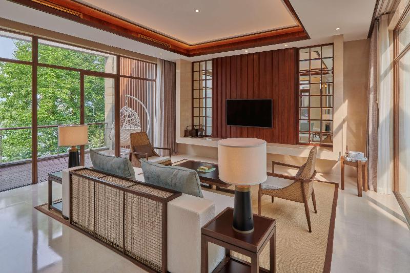 ویلای لوکس 1 خوابه, Lushan West Sea Resort, Curio Collection By Hilton