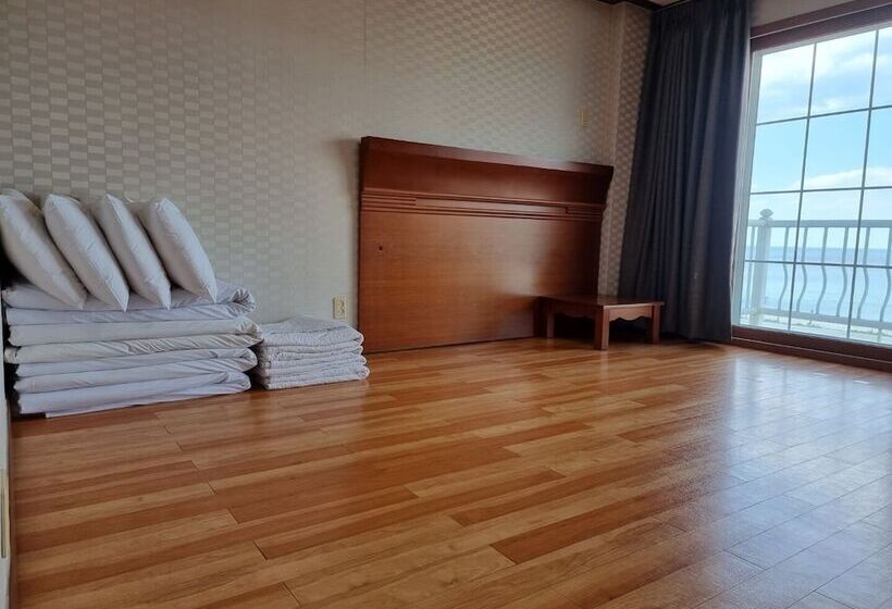 Семейный Номер, Benikea Hotel Mountain & Ocean Yangyang